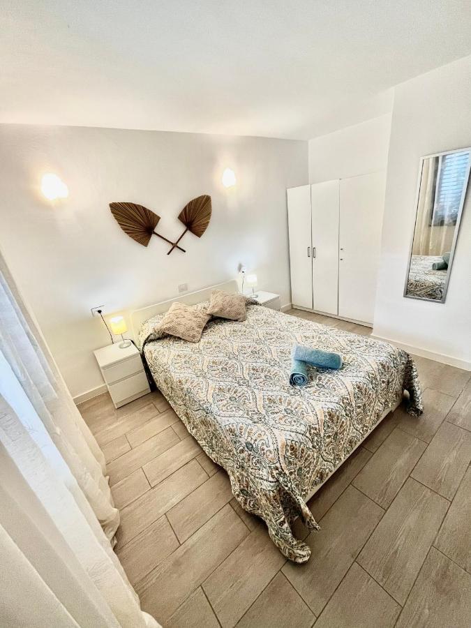 Cozy Apartment In Centric Area At Caleta De Fuste With Air Conditioner Eksteriør billede